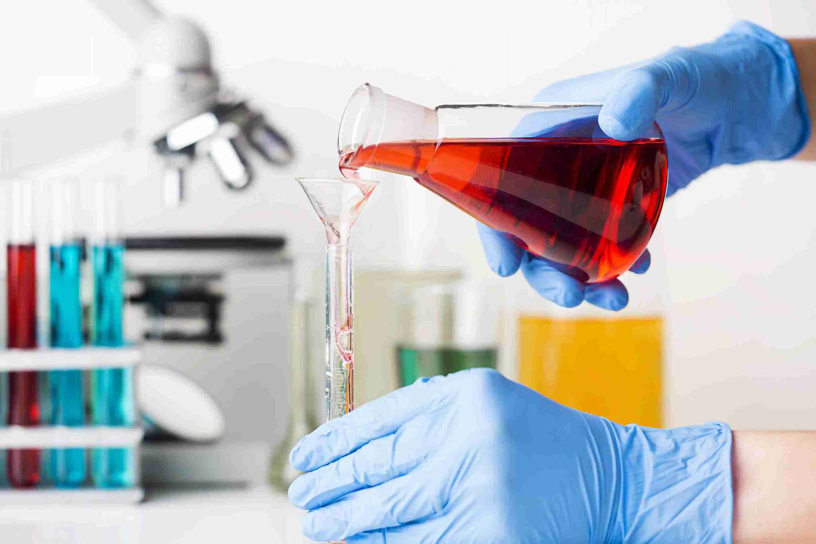 fluid from a jar is poured to a beaker